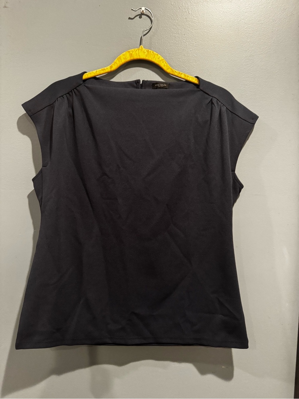 Ann Taylor Factory Navy Cap Sleeve Keyhole Blouse Top Size M